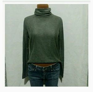 Uniqlo cropped grey turtleneck sweater